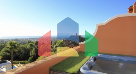 Просторный пентхаус с панорамным видом на море в Бенаависе