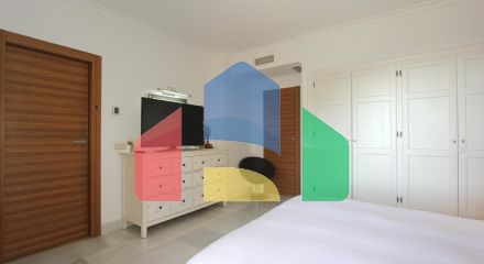 Просторный пентхаус с панорамным видом на море в Бенаависе