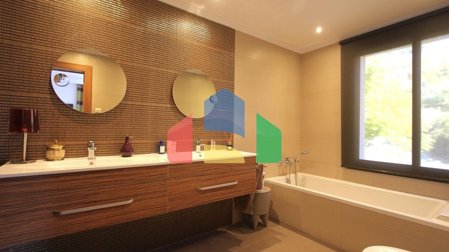 Просторный пентхаус с панорамным видом на море в Бенаависе