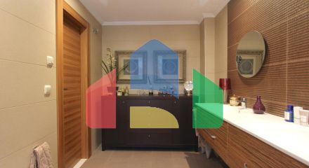 Просторный пентхаус с панорамным видом на море в Бенаависе