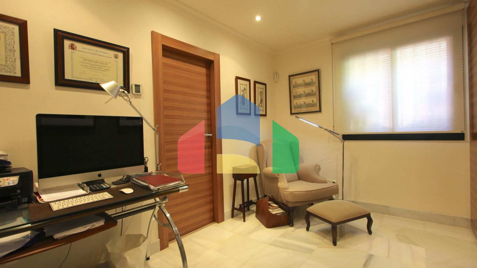 Просторный пентхаус с панорамным видом на море в Бенаависе