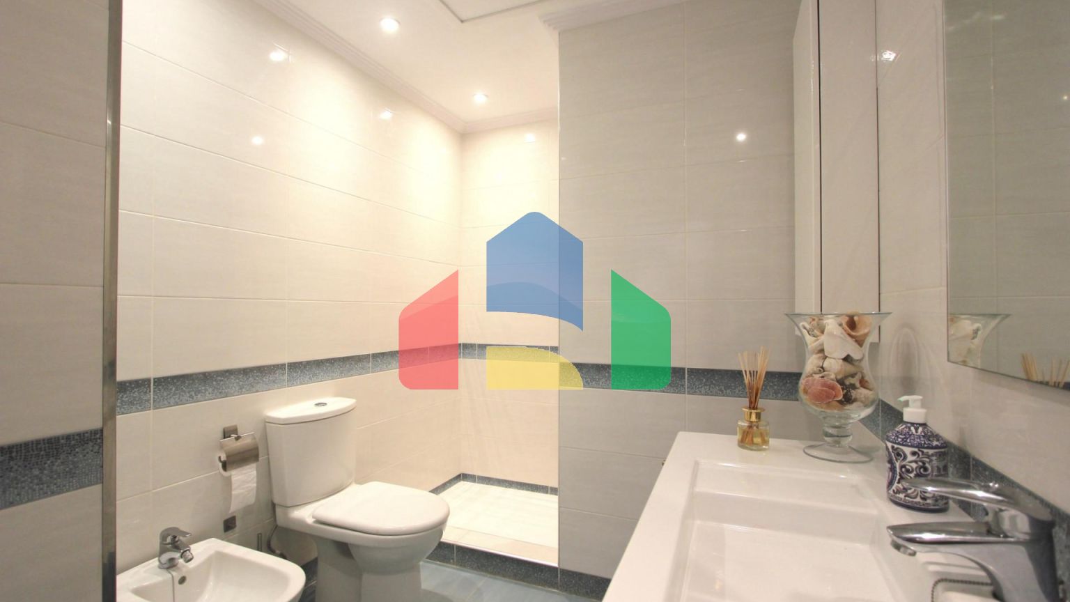 Просторный пентхаус с панорамным видом на море в Бенаависе