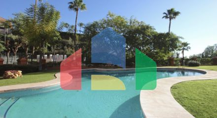 Просторный пентхаус с панорамным видом на море в Бенаависе