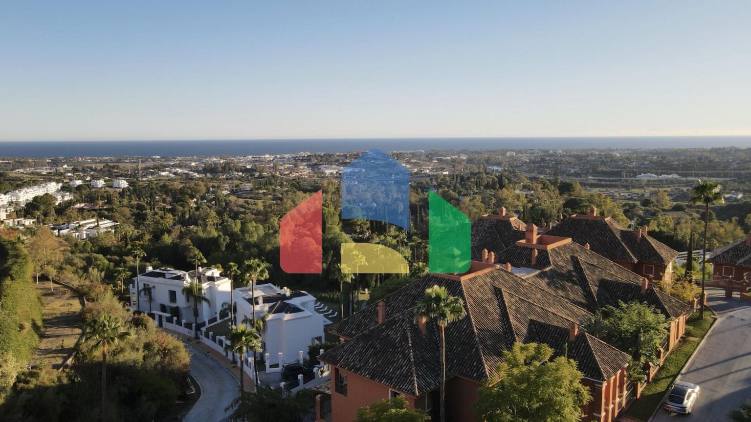 Просторный пентхаус с панорамным видом на море в Бенаависе