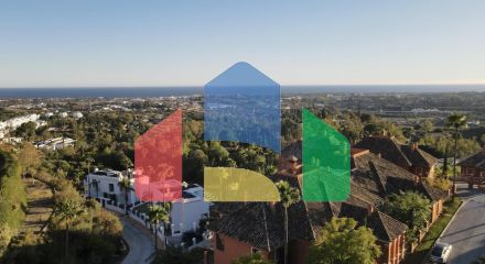 Просторный пентхаус с панорамным видом на море в Бенаависе