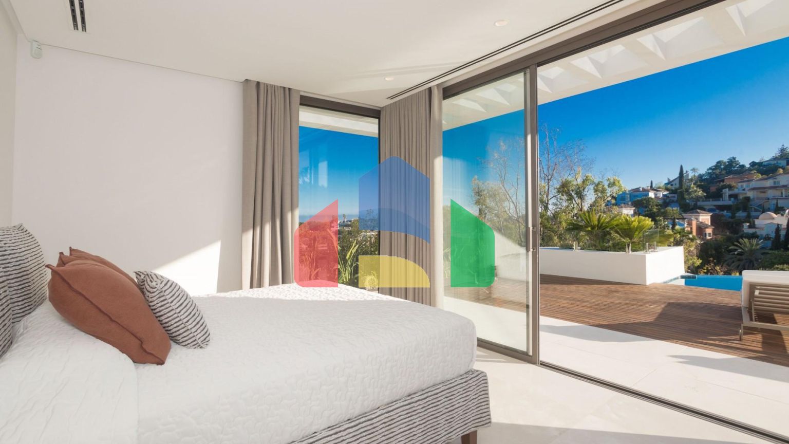 Новая впечатляющая 5-спальная современная вилла на продажу в районе Ла Кинта, Бенахавис, Марбелья