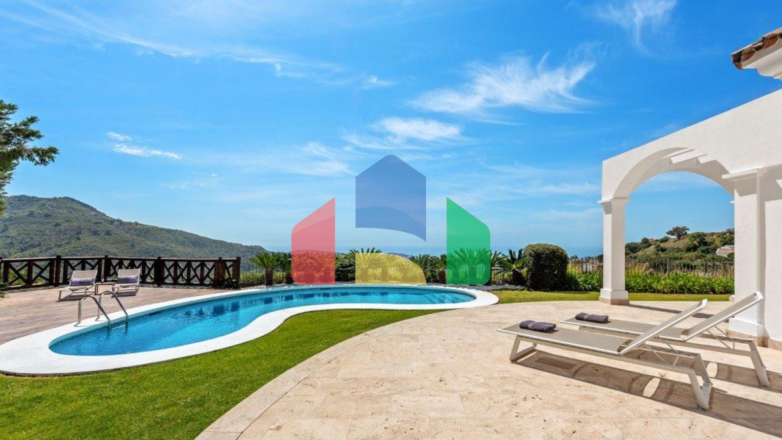 Роскошная вилла с панорамным видом в Бенахависе