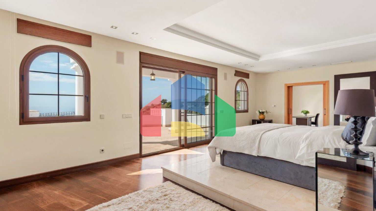 Роскошная вилла с панорамным видом в Бенахависе