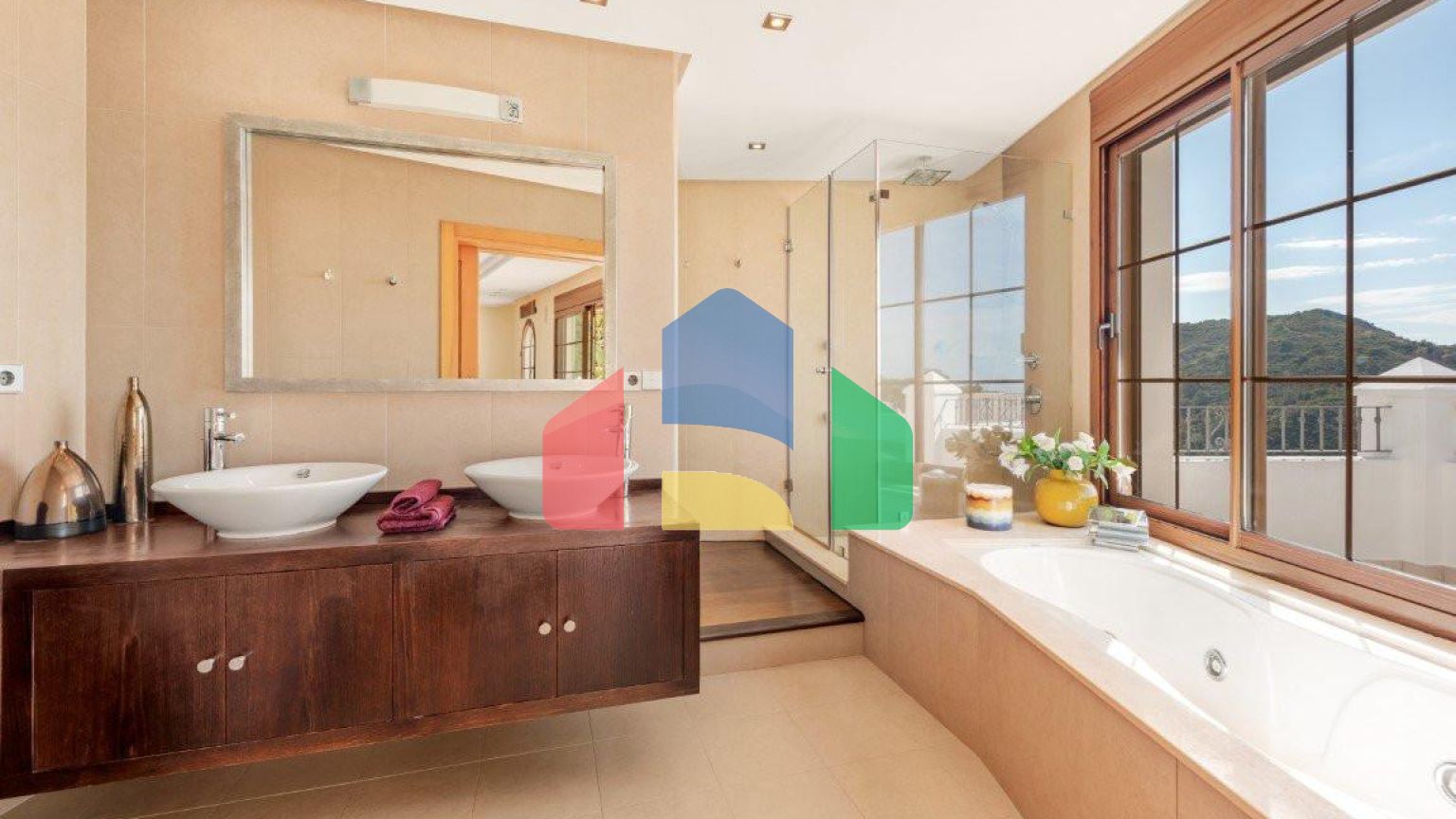 Роскошная вилла с панорамным видом в Бенахависе