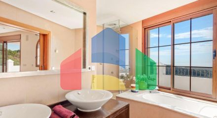 Роскошная вилла с панорамным видом в Бенахависе