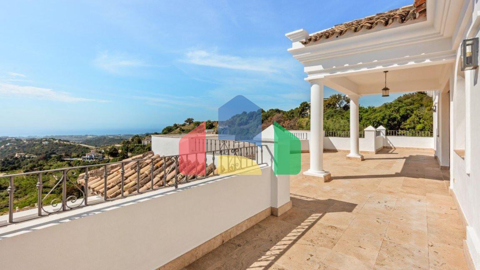 Роскошная вилла с панорамным видом в Бенахависе