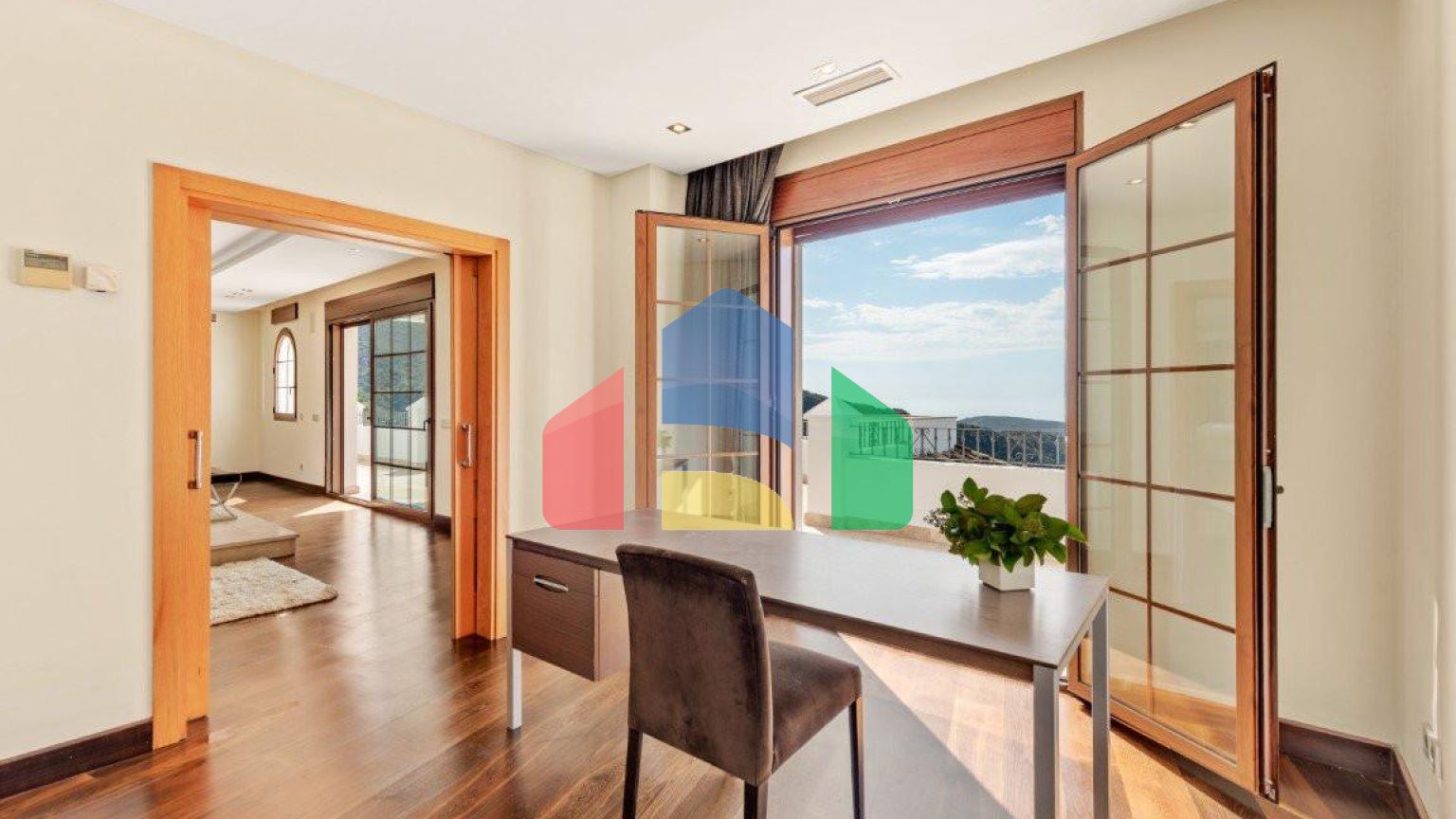 Роскошная вилла с панорамным видом в Бенахависе