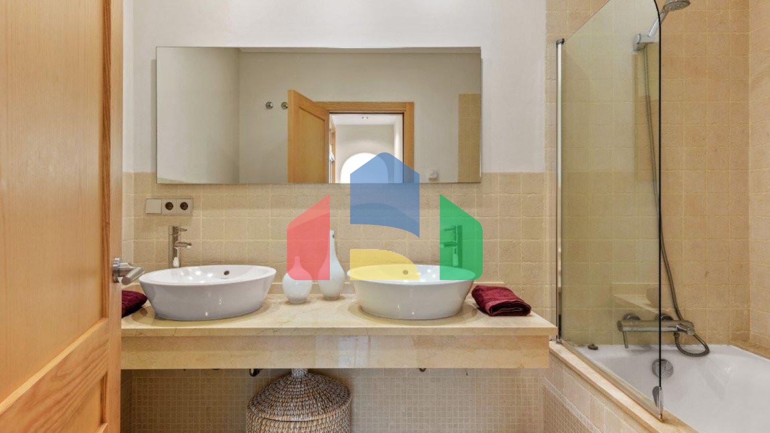 Роскошная вилла с панорамным видом в Бенахависе