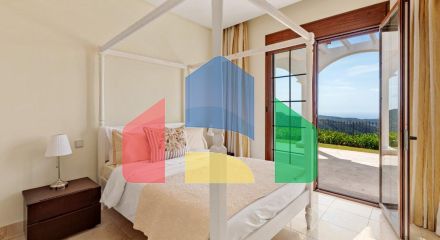 Роскошная вилла с панорамным видом в Бенахависе