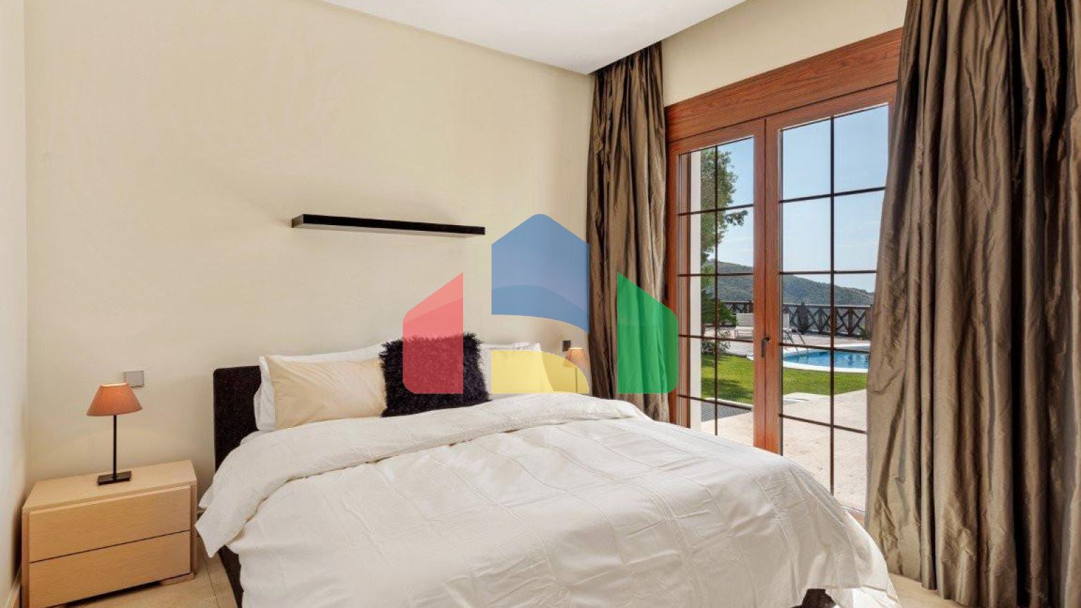 Роскошная вилла с панорамным видом в Бенахависе