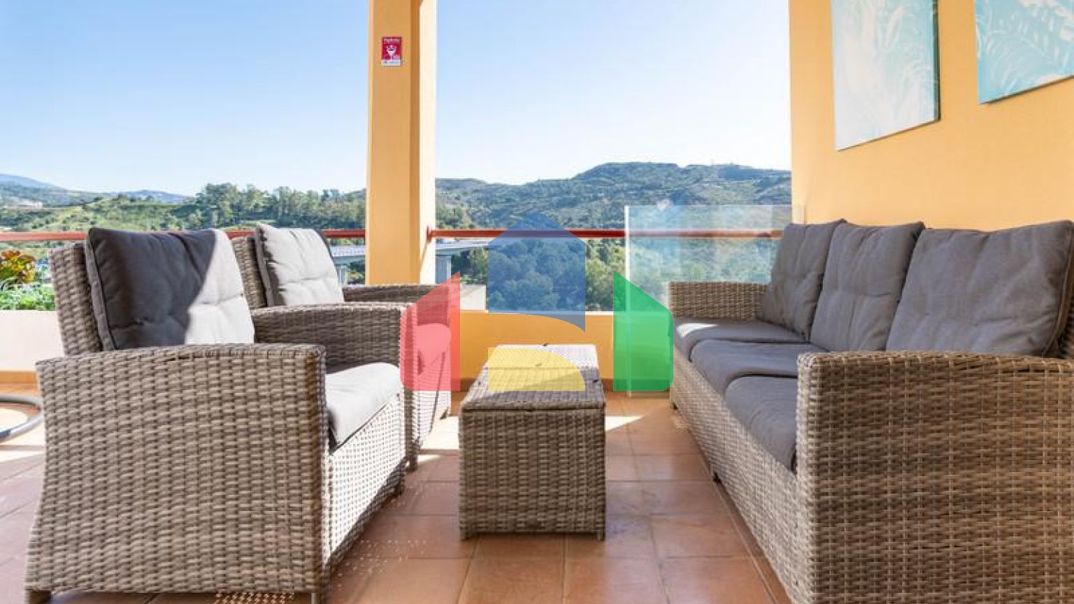 Дуплекс в Бенахависе