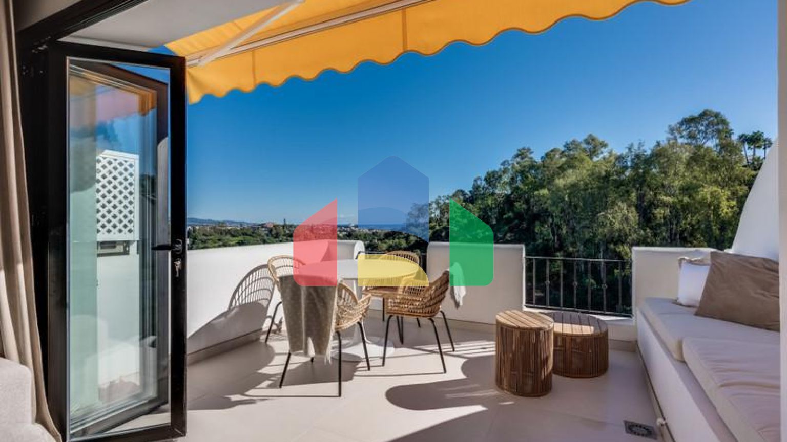 Апартаменты на среднем этаже в La Quinta