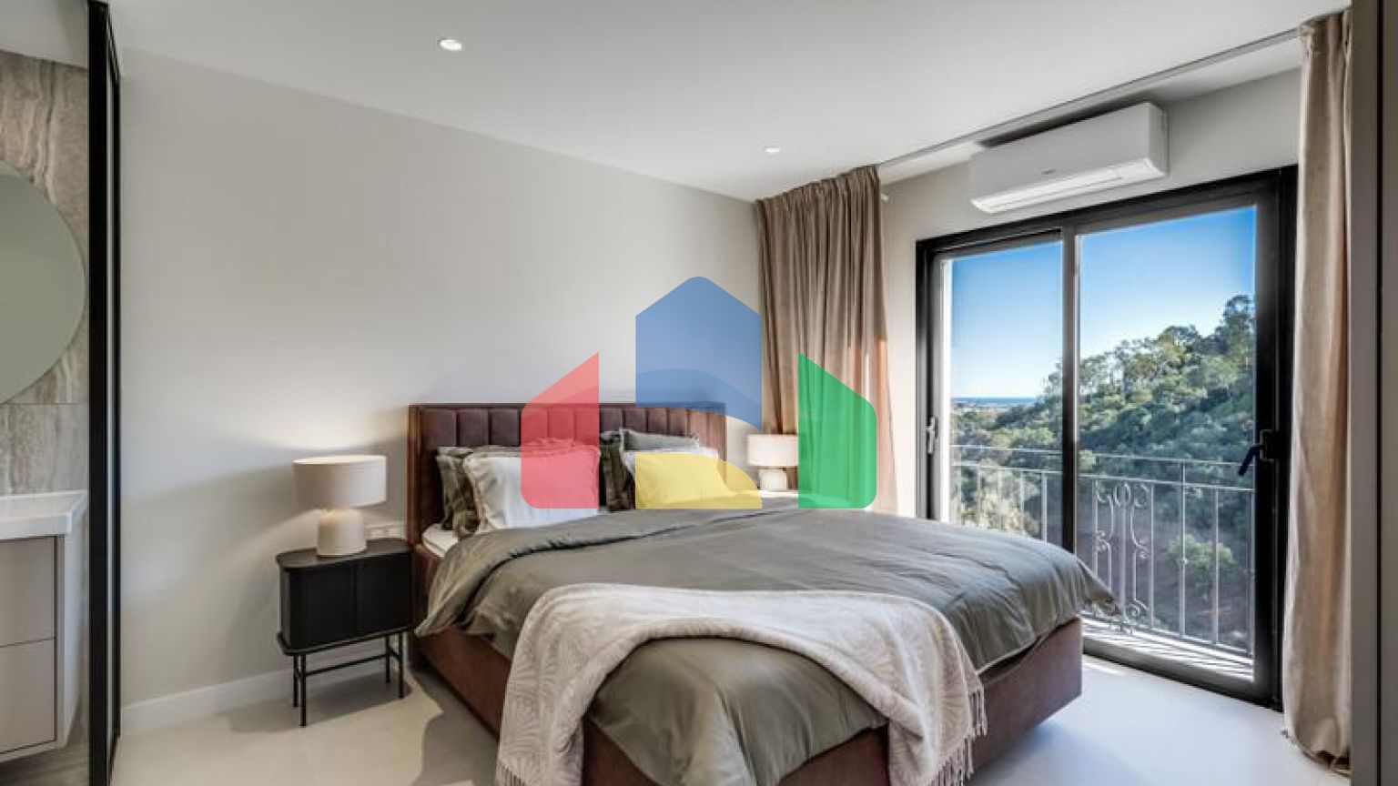 Апартаменты на среднем этаже в La Quinta