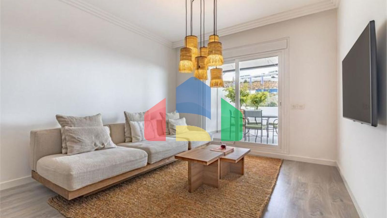 Стильная Квартира на Первом Этаже с Видом на Горы и Море в Ла Кинта