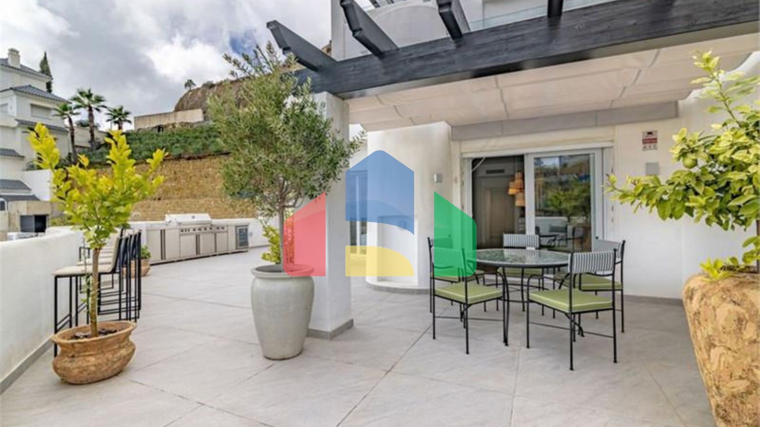 Стильная Квартира на Первом Этаже с Видом на Горы и Море в Ла Кинта