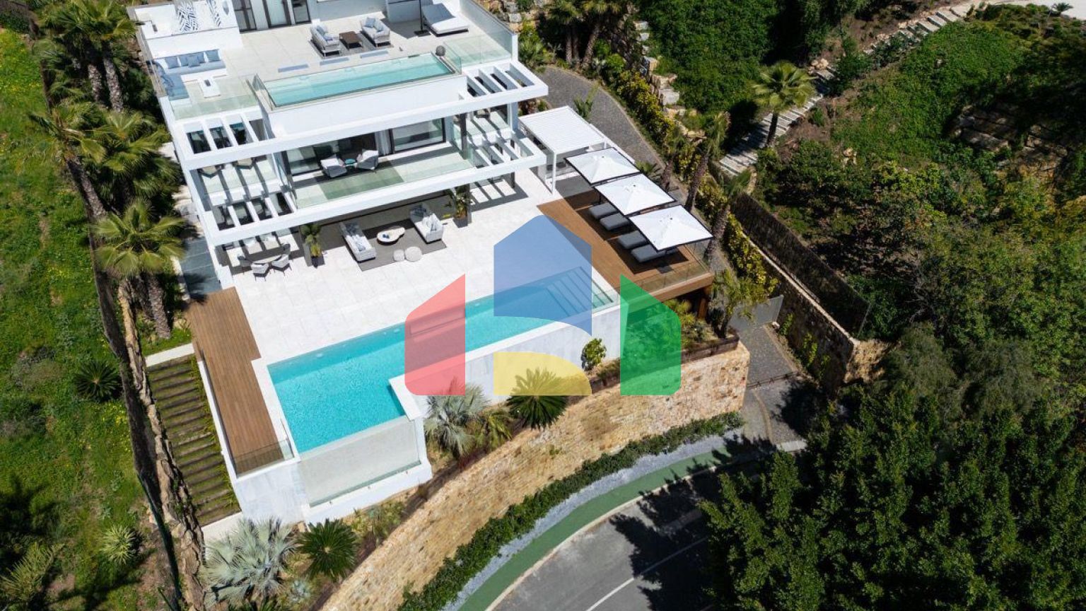 НЕВЕРОЯТНАЯ СОВРЕМЕННАЯ ВИЛЛА С Впечатляющими УДОБСТВАМИ В ЛА-КИНТЕ