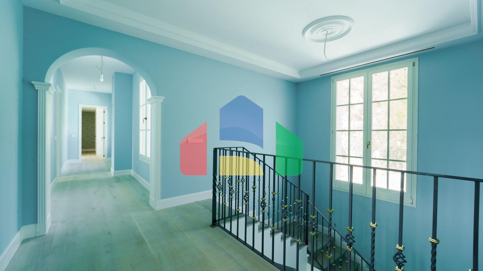 Элегантная вилла в классическом стиле в Бенаависе