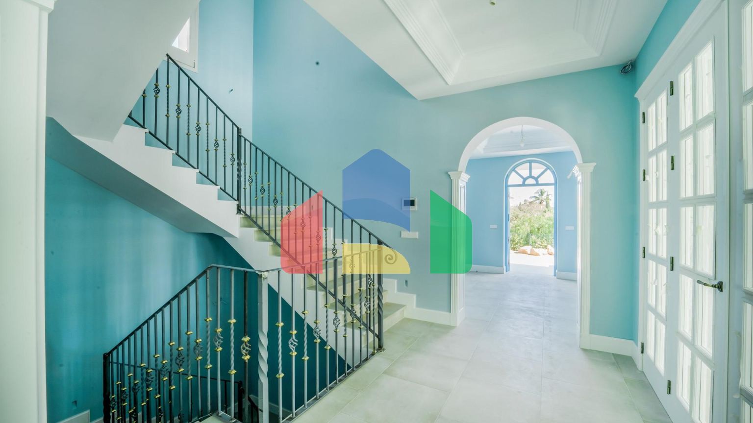 Элегантная вилла в классическом стиле в Бенаависе