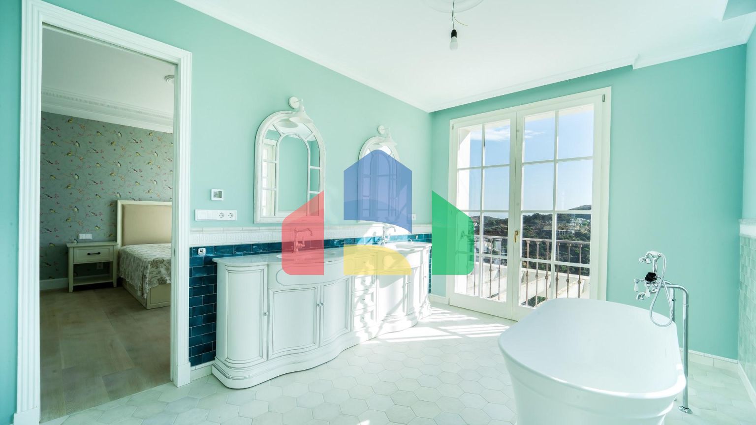 Элегантная вилла в классическом стиле в Бенаависе