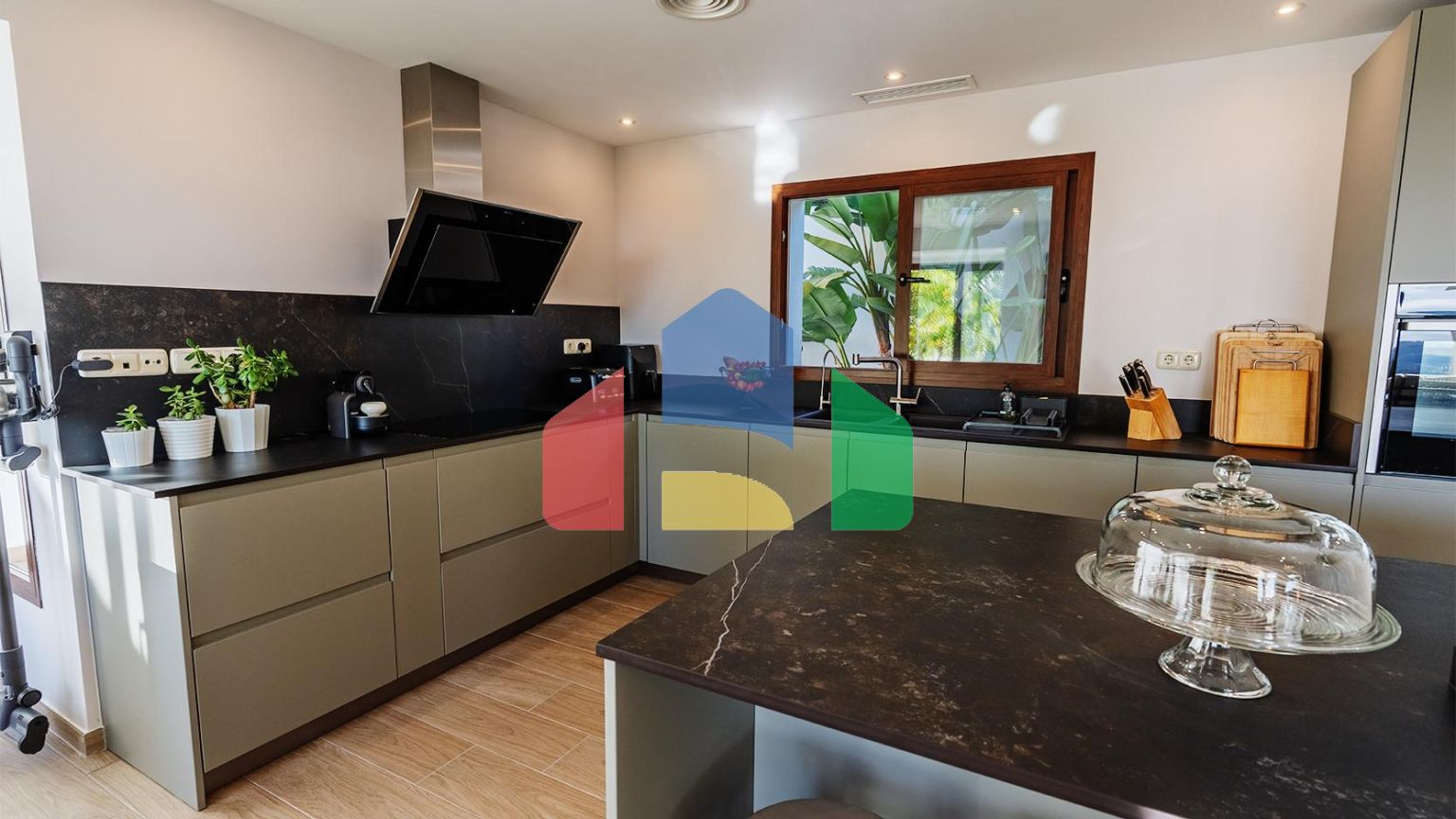 Вилла с панорамным видом на море и горы в Монте-Майор, Бенахавис