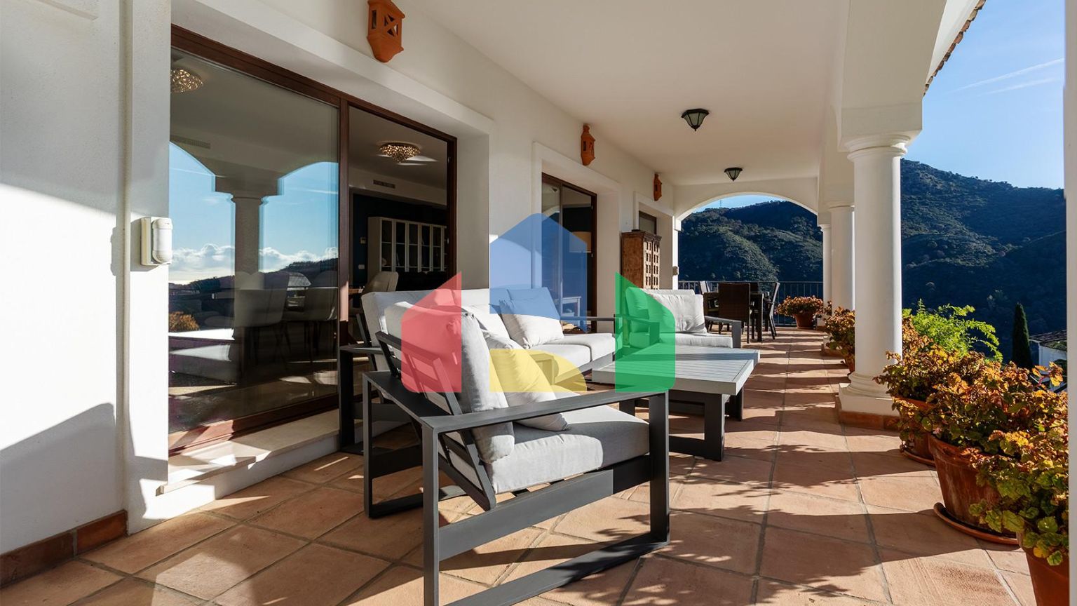 Вилла с панорамным видом на море и горы в Монте-Майор, Бенахавис