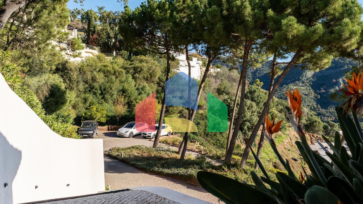 Вилла с панорамным видом на море и горы в Монте-Майор, Бенахавис