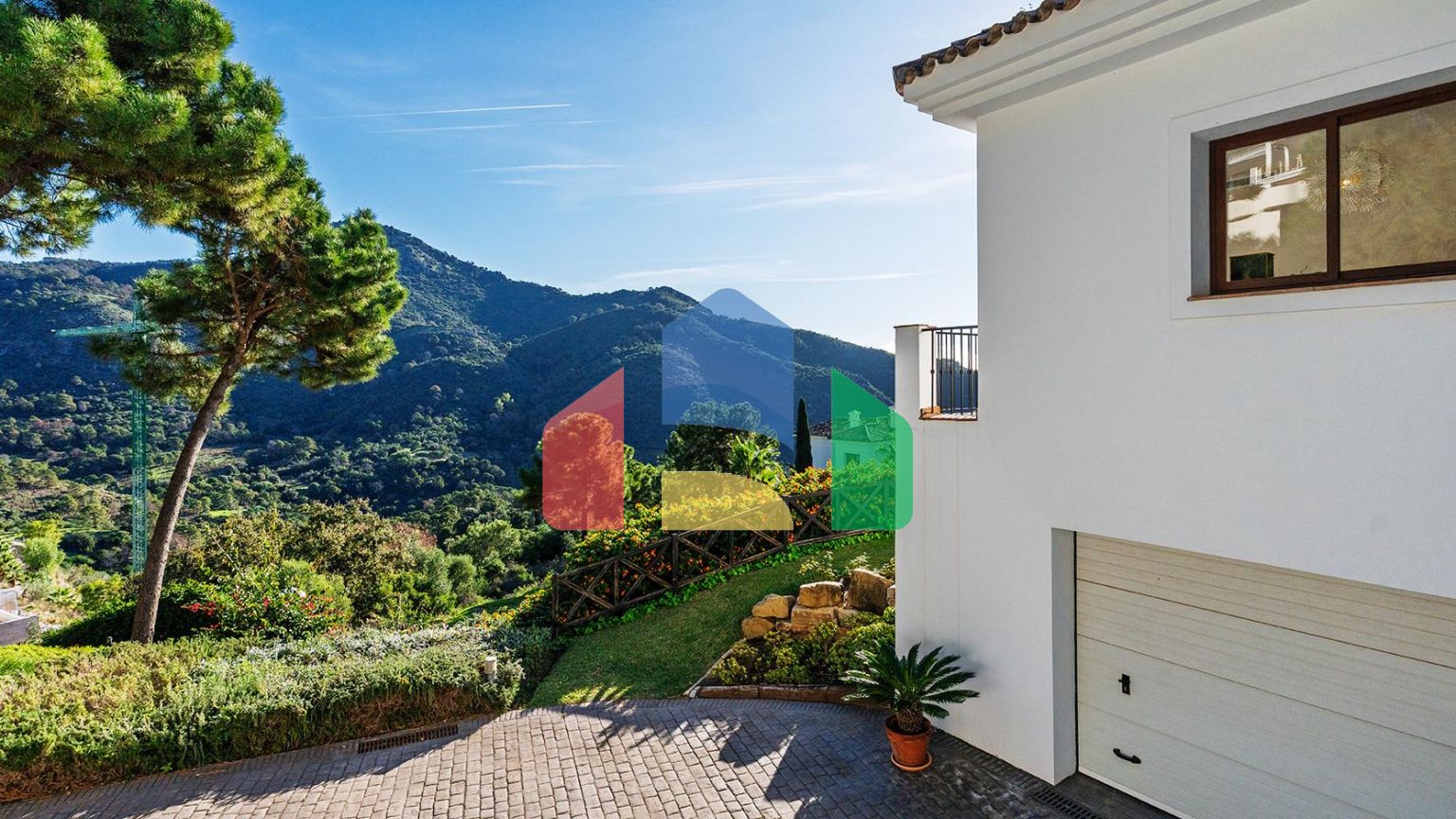 Вилла с панорамным видом на море и горы в Монте-Майор, Бенахавис