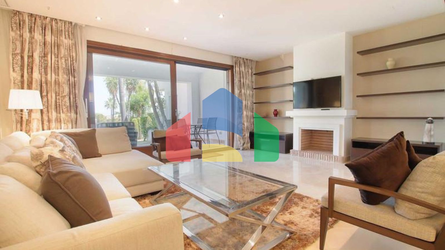 Таунхаус на продажу в Бенахависе