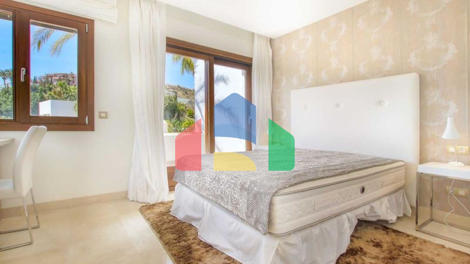 Таунхаус на продажу в Бенахависе