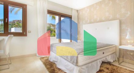 Таунхаус на продажу в Бенахависе