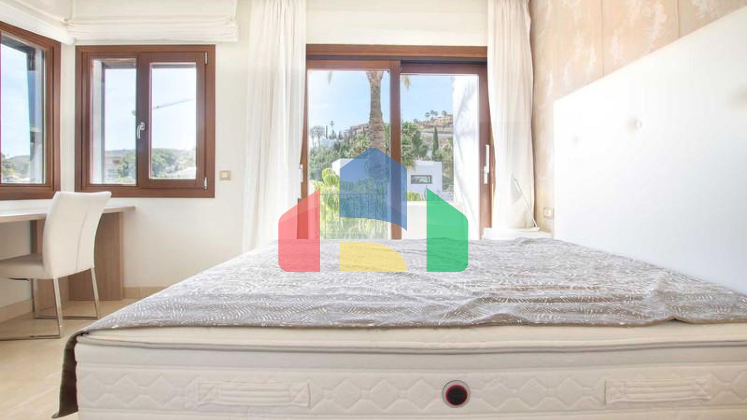 Таунхаус на продажу в Бенахависе