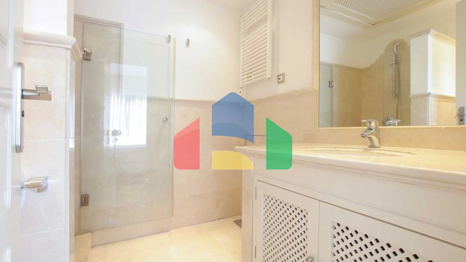 Таунхаус на продажу в Бенахависе