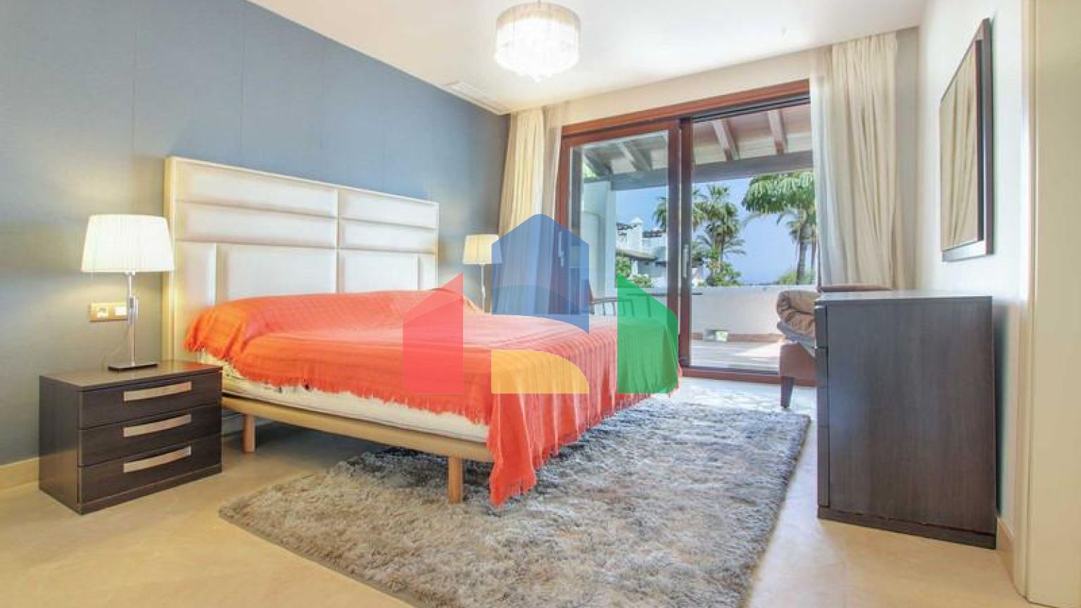 Таунхаус на продажу в Бенахависе