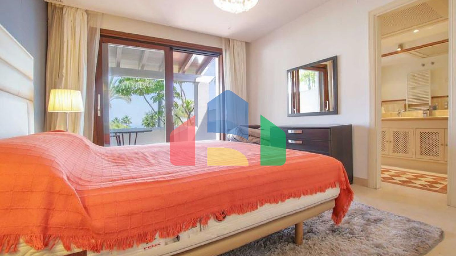 Таунхаус на продажу в Бенахависе