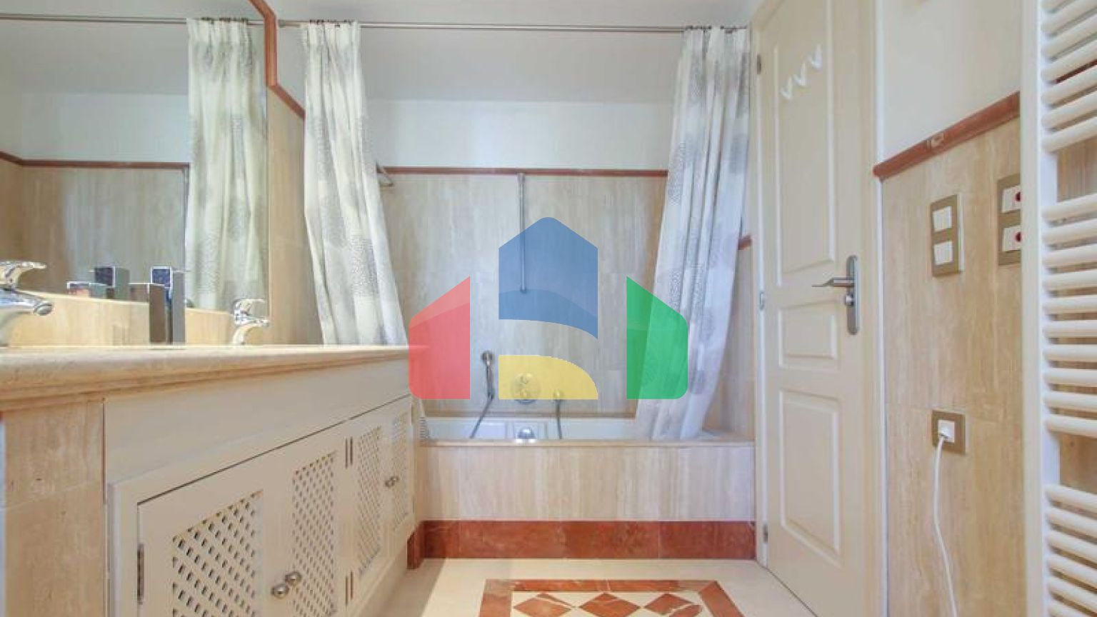 Таунхаус на продажу в Бенахависе