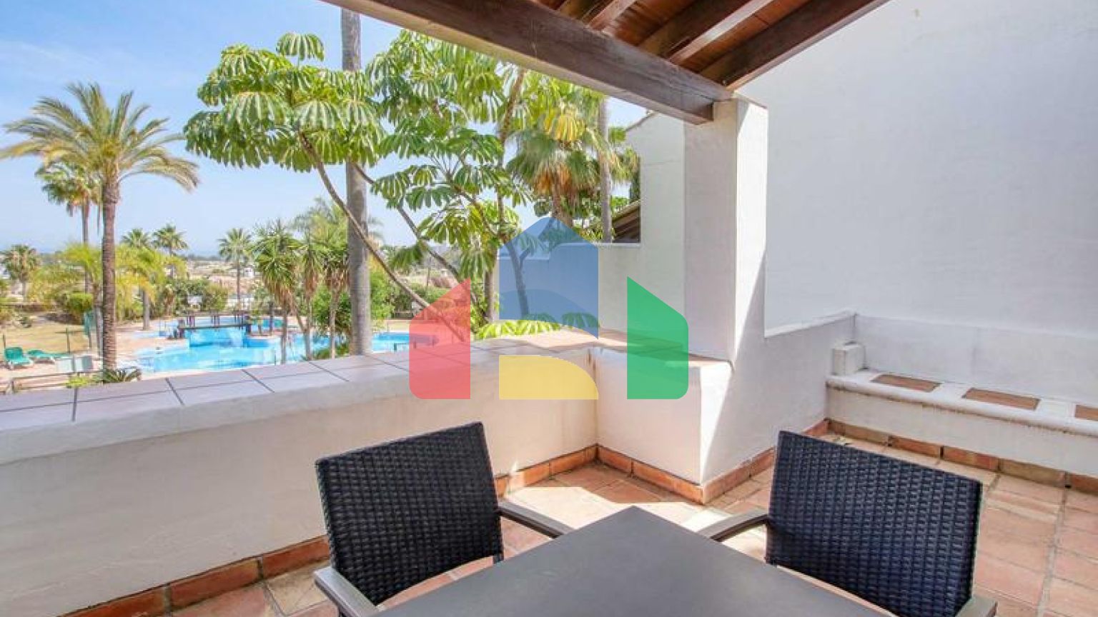 Таунхаус на продажу в Бенахависе