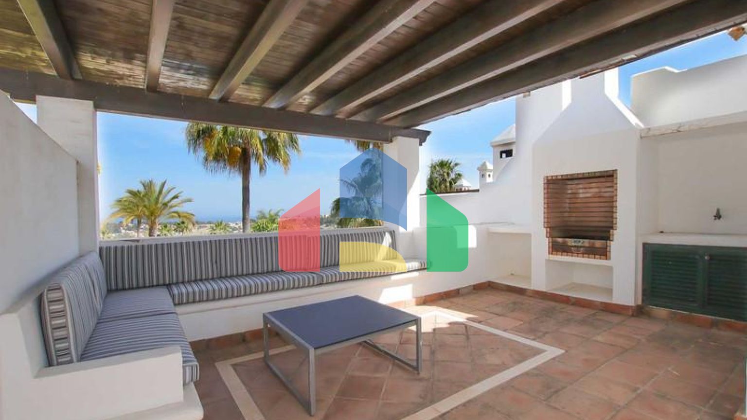 Таунхаус на продажу в Бенахависе