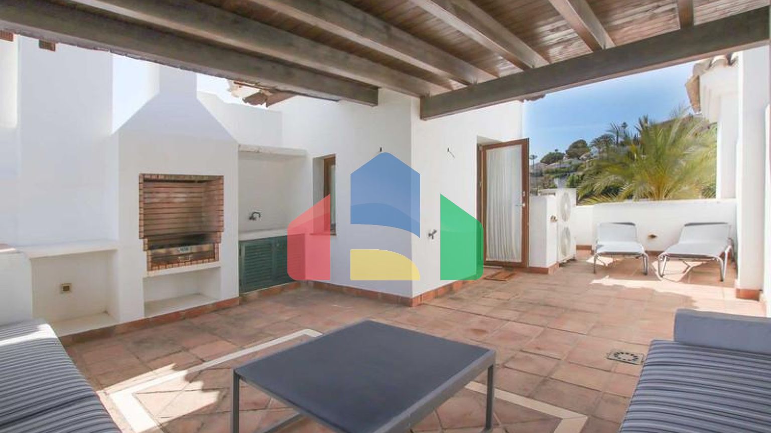 Таунхаус на продажу в Бенахависе