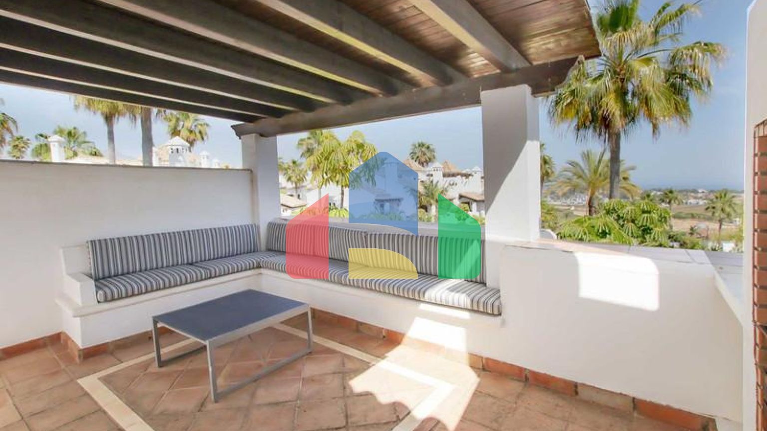 Таунхаус на продажу в Бенахависе