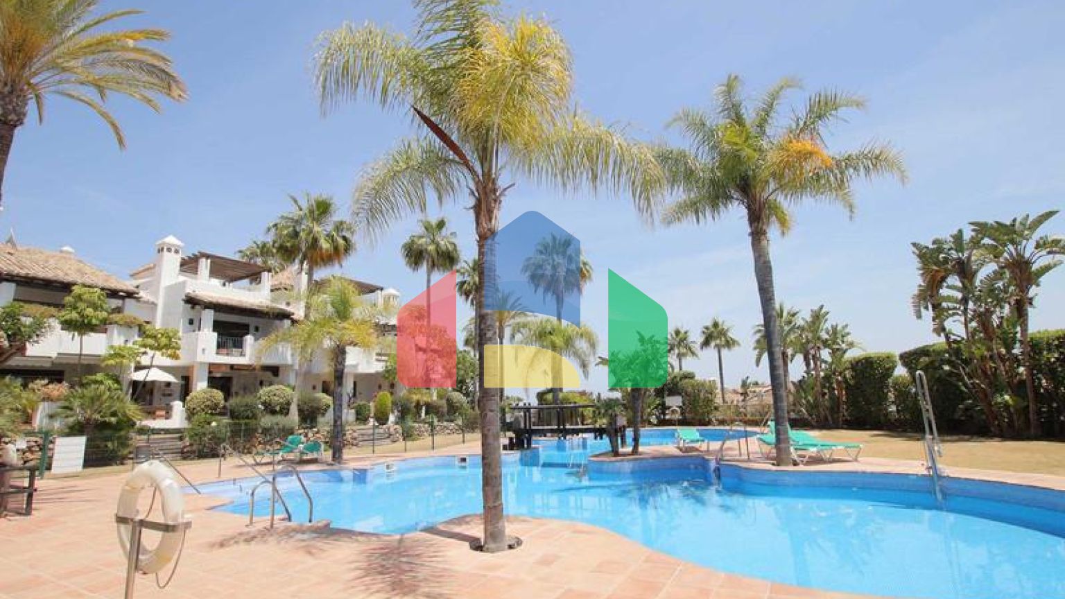 Таунхаус на продажу в Бенахависе