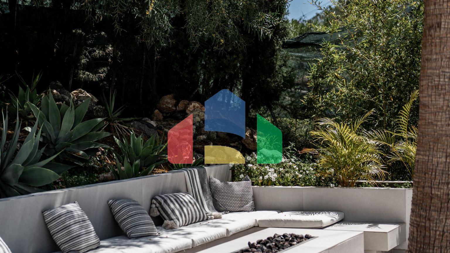 Потрясающая 4-местная вилла в El Madroñal’s Premier Gated Community