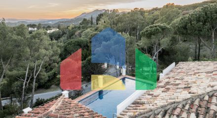 Потрясающая 4-местная вилла в El Madroñal’s Premier Gated Community