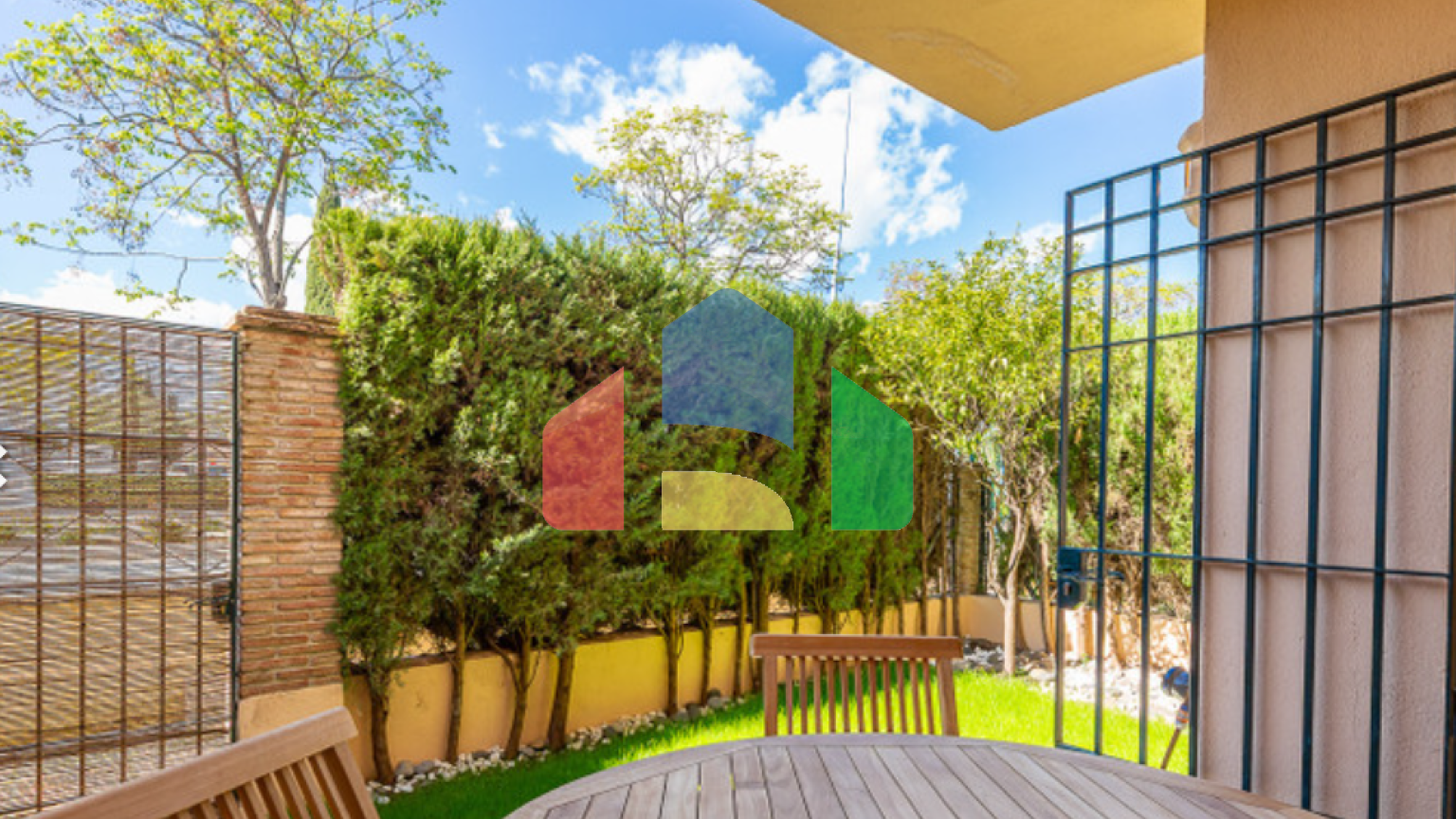 Просторная квартира с 2 спальнями в Сан-Педро-де-Алькантаре, Марбелья.