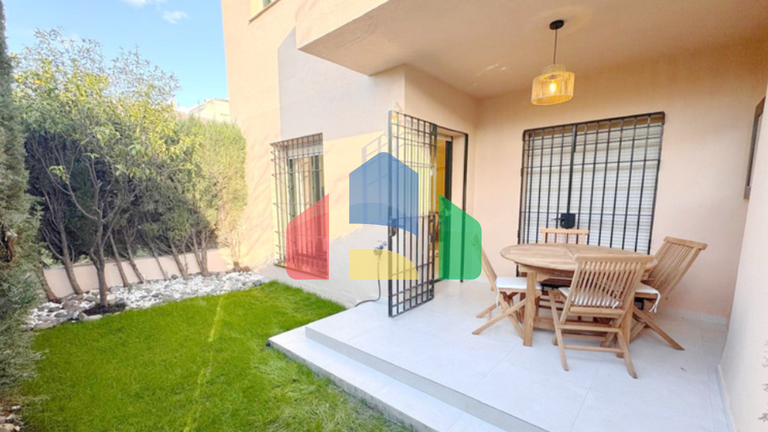 Просторная квартира с 2 спальнями в Сан-Педро-де-Алькантаре, Марбелья.