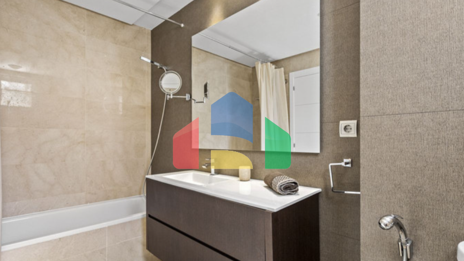 Элегантная квартира с садом, террасой и видом на поле для гольфа